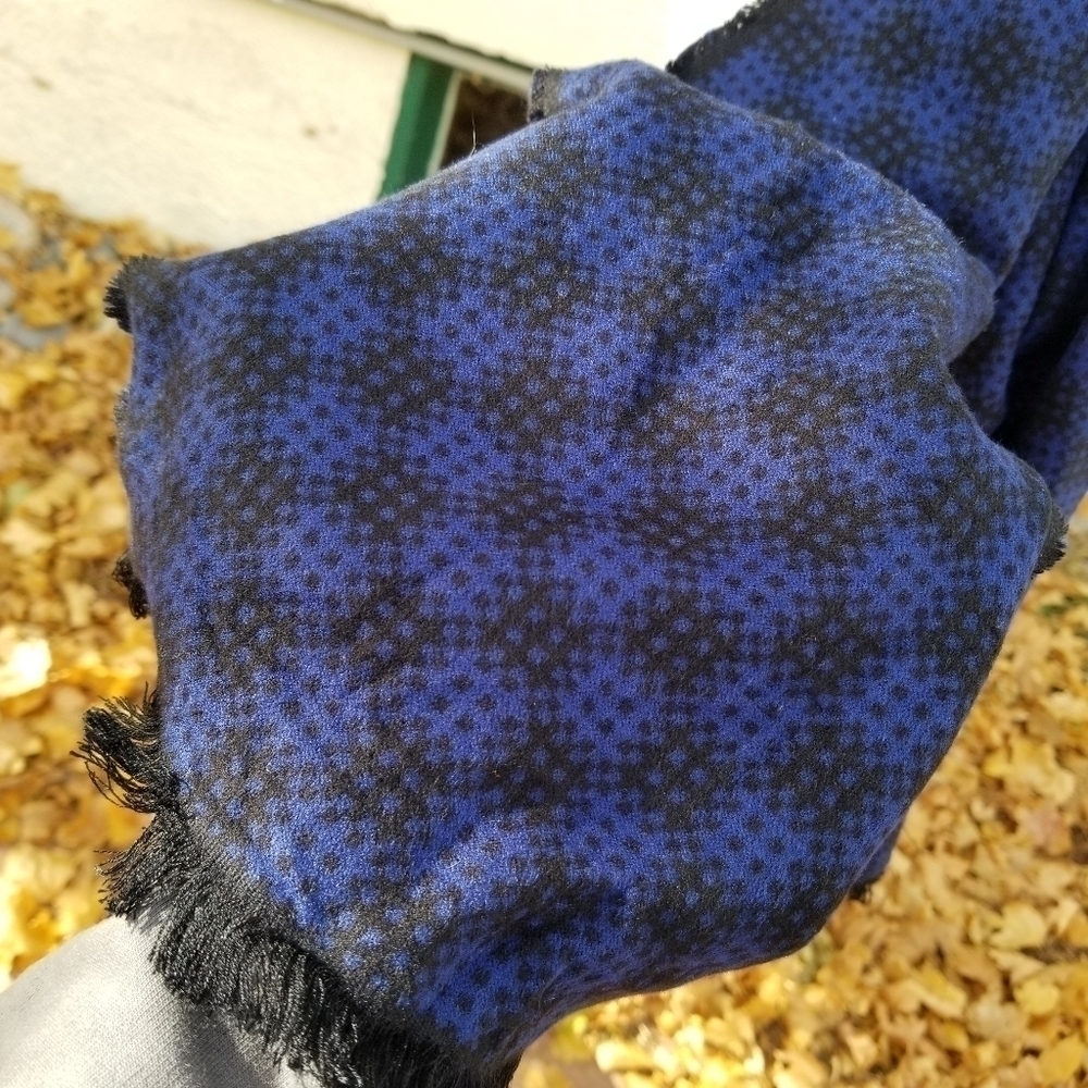 Arrow blue and black soft winter scarf - Picture 2 of 5